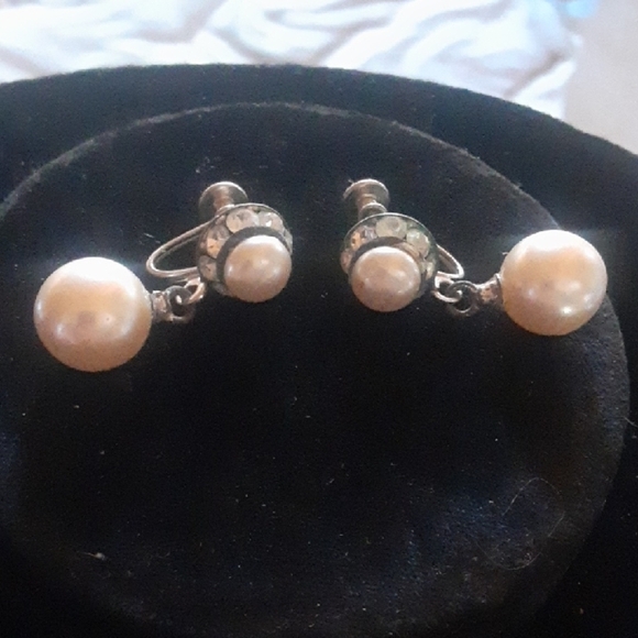 Jewelry - Vintage Elegant Pearl screw clamp Earrings
